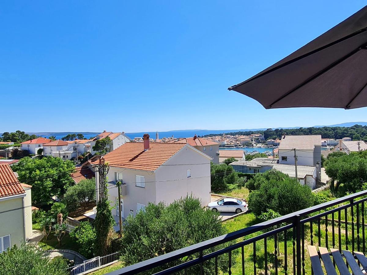 Modern Studio With A Beautiful View Раб Экстерьер фото