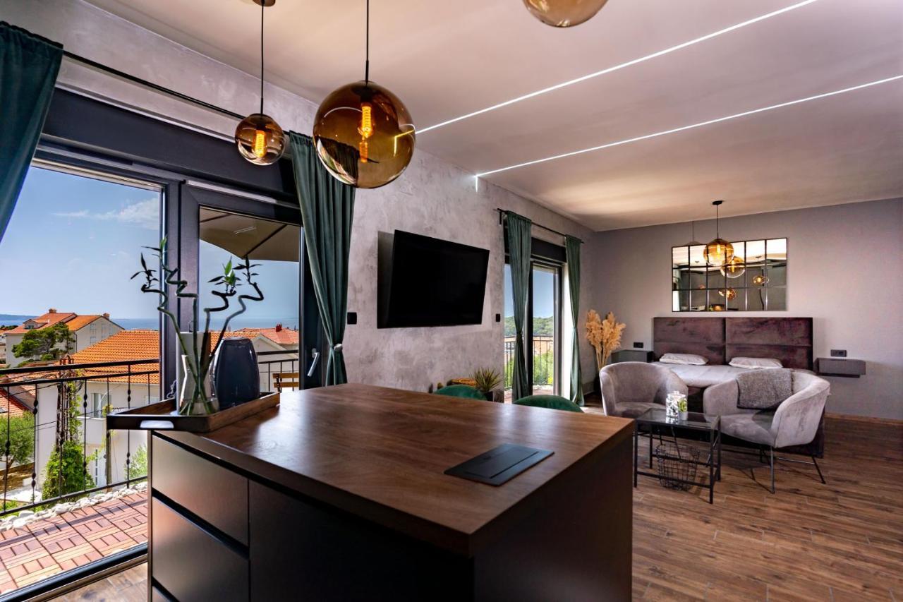 Modern Studio With A Beautiful View Раб Экстерьер фото